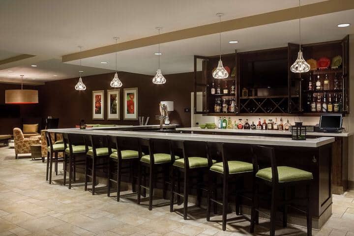 Lounge 102 of 120