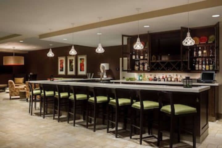 Lounge 100 of 120
